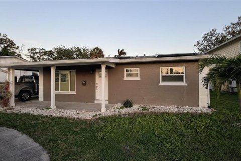 Casa en alquiler en Saint Petersburg, Florida, 3 dormitorios, 104.42 m2 № 2093435 - foto 2