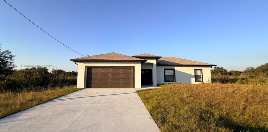 House in Lehigh Acres, Florida 3 bedrooms № 1972568