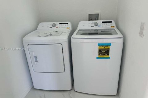 House in Lehigh Acres, Florida 3 bedrooms № 1972568 - photo 22