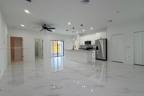 House in Lehigh Acres, Florida 3 bedrooms № 1972568 - photo 8
