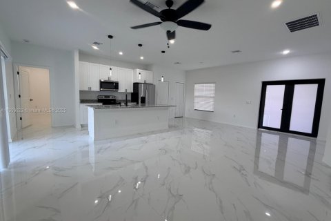 House in Lehigh Acres, Florida 3 bedrooms № 1972568 - photo 7