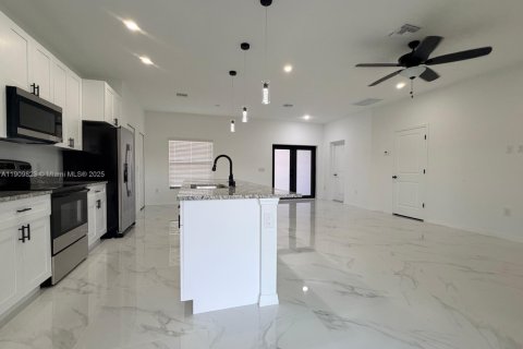 House in Lehigh Acres, Florida 3 bedrooms № 1972568 - photo 6