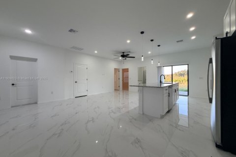 House in Lehigh Acres, Florida 3 bedrooms № 1972568 - photo 18