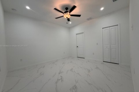 House in Lehigh Acres, Florida 3 bedrooms № 1972568 - photo 9