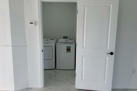 House in Lehigh Acres, Florida 3 bedrooms № 1972568 - photo 21