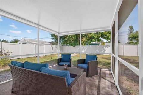 House in Seminole, Florida 3 bedrooms, 100.71 sq.m. № 2393929 - photo 25