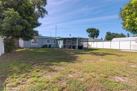 House in Seminole, Florida 3 bedrooms, 100.71 sq.m. № 2393929 - photo 29