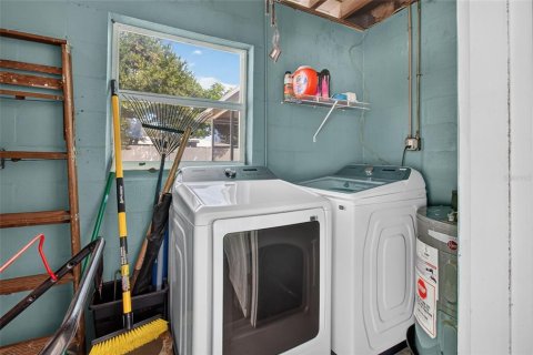House in Seminole, Florida 3 bedrooms, 100.71 sq.m. № 2393929 - photo 27