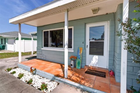 House in Seminole, Florida 3 bedrooms, 100.71 sq.m. № 2393929 - photo 5