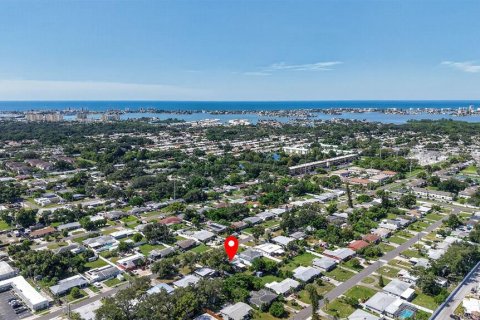 House in Seminole, Florida 3 bedrooms, 100.71 sq.m. № 2393929 - photo 2