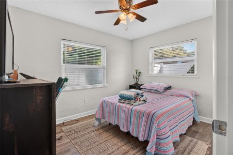 House in Seminole, Florida 3 bedrooms, 100.71 sq.m. № 2393929 - photo 20