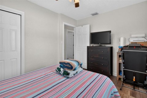 House in Seminole, Florida 3 bedrooms, 100.71 sq.m. № 2393929 - photo 21