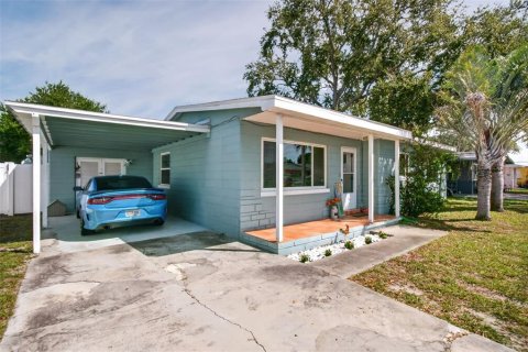 House in Seminole, Florida 3 bedrooms, 100.71 sq.m. № 2393929
