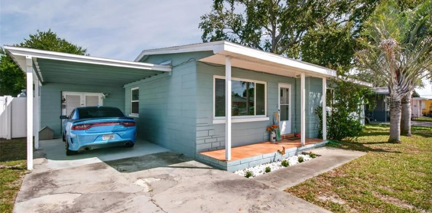 House in Seminole, Florida 3 bedrooms, 100.71 sq.m. № 2393929