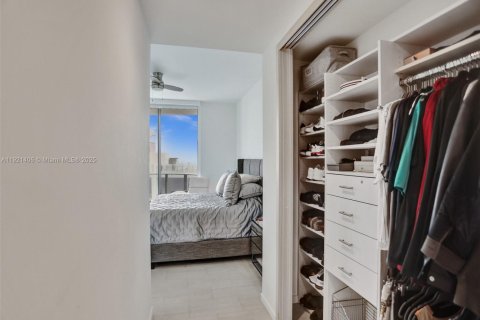 Снять в аренду кондоминиум в Майами, Флорида 3 спальни, 192.87м2, № 2079566 - фото 11