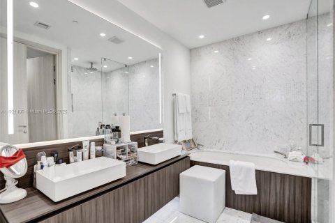 Снять в аренду кондоминиум в Майами, Флорида 3 спальни, 192.87м2, № 2079566 - фото 13