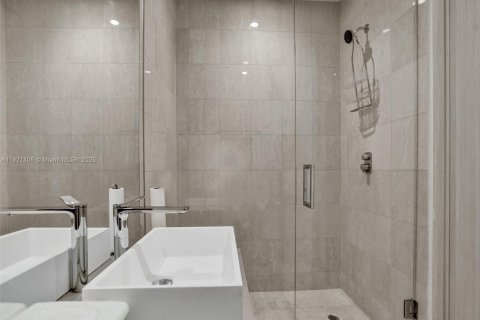 Снять в аренду кондоминиум в Майами, Флорида 3 спальни, 192.87м2, № 2079566 - фото 29