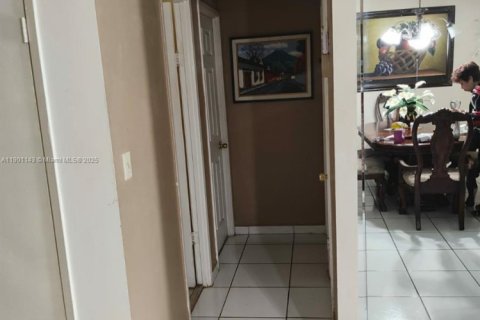 Copropriété à vendre à Miami, Floride: 2 chambres, 122.17 m2 № 2013127 - photo 10