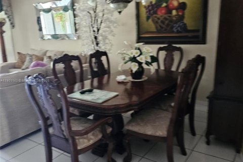 Copropriété à vendre à Miami, Floride: 2 chambres, 122.17 m2 № 2013127 - photo 5