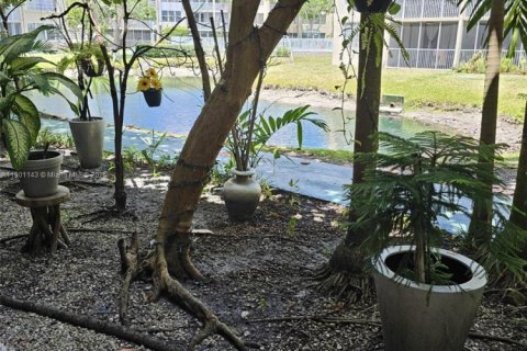 Copropriété à vendre à Miami, Floride: 2 chambres, 122.17 m2 № 2013127 - photo 2