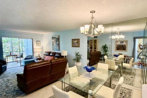 Condo in Boynton Beach, Florida, 2 bedrooms  № 2392619 - photo 3