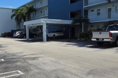 Condo in Boynton Beach, Florida, 2 bedrooms  № 2392619 - photo 13
