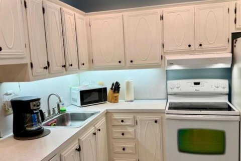 Condo in Boynton Beach, Florida, 2 bedrooms  № 2392619 - photo 12