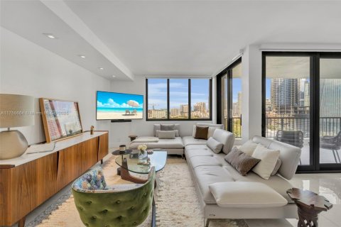Condominio en venta en Miami, Florida, 1 dormitorio, 96.8 m2 № 1860248 - foto 2