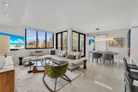Condominio en venta en Miami, Florida, 1 dormitorio, 96.8 m2 № 1860248 - foto 1