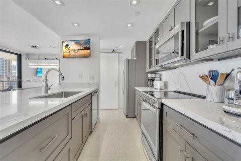 Condominio en venta en Miami, Florida, 1 dormitorio, 96.8 m2 № 1860248 - foto 8