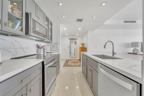 Condominio en venta en Miami, Florida, 1 dormitorio, 96.8 m2 № 1860248 - foto 4