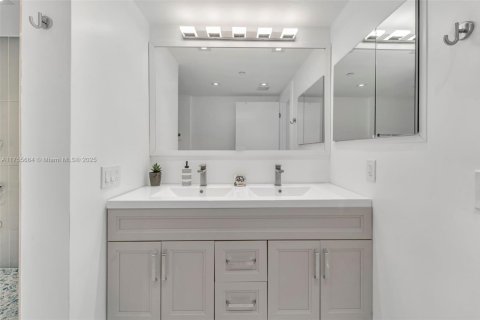 Condominio en venta en Miami, Florida, 1 dormitorio, 96.8 m2 № 1860248 - foto 14