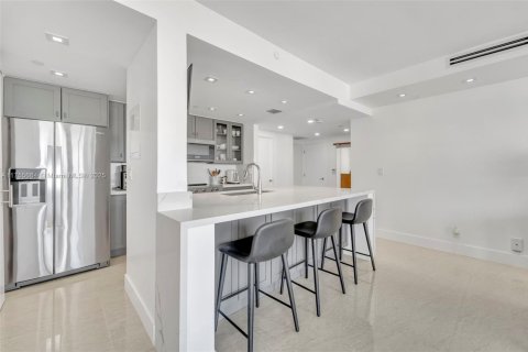 Condominio en venta en Miami, Florida, 1 dormitorio, 96.8 m2 № 1860248 - foto 9