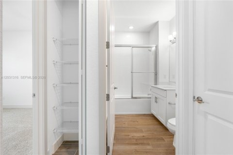 Снять в аренду виллу или дом в Делрей-Бич, Флорида 3 спальни, 123.37м2, № 2190337 - фото 19