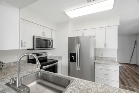 Touwnhouse à vendre à Tampa, Floride: 2 chambres, 104.05 m2 № 2380895 - photo 10