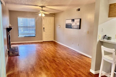 Condo in Tampa, Florida, 2 bedrooms  № 1564059 - photo 8