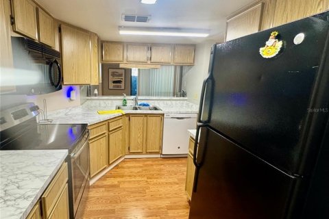 Condo in Tampa, Florida, 2 bedrooms  № 1564059 - photo 10