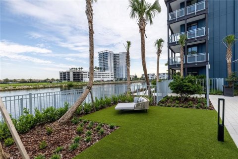 Townhouse in Tampa, Florida 3 bedrooms, 140.28 sq.m. № 2225853 - photo 13