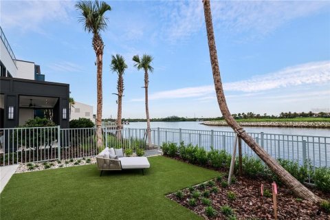 Townhouse in Tampa, Florida 3 bedrooms, 140.28 sq.m. № 2225853 - photo 12