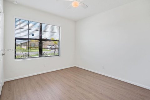 House in St. Lucie, Florida 4 bedrooms, 168.34 sq.m. № 1768894 - photo 15
