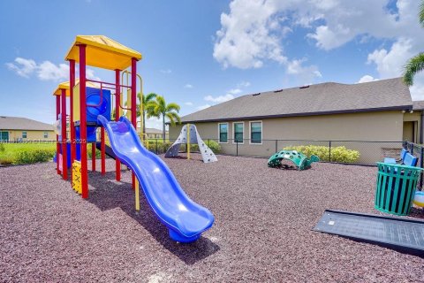 House in St. Lucie, Florida 4 bedrooms, 168.34 sq.m. № 1768894 - photo 25
