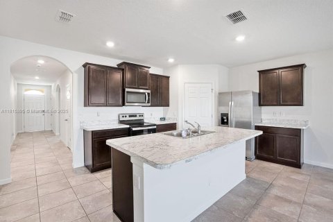 House in St. Lucie, Florida 4 bedrooms, 168.34 sq.m. № 1768894 - photo 6