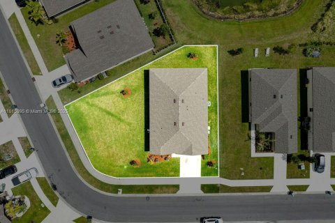 House in St. Lucie, Florida 4 bedrooms, 168.34 sq.m. № 1768894 - photo 3