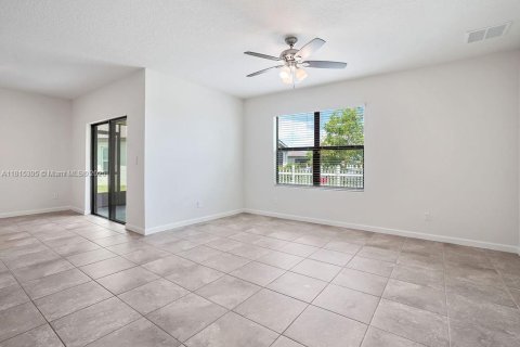 House in St. Lucie, Florida 4 bedrooms, 168.34 sq.m. № 1768894 - photo 9