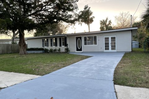 Villa ou maison à louer à Jacksonville Beach, Floride: 4 chambres, 197.6 m2 № 770474 - photo 1