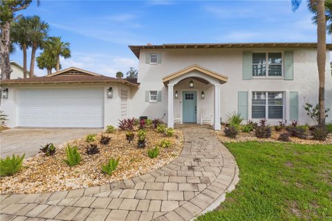 House in Crystal River, Florida 3 bedrooms, 212.47 sq.m. № 2091590 - photo 2