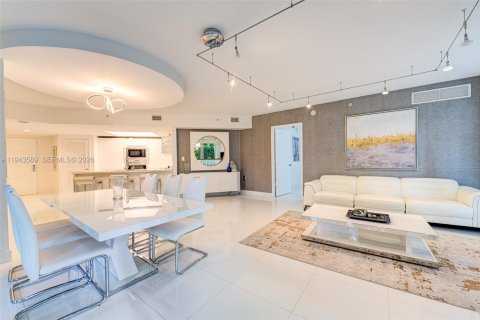 Condominio en alquiler en Sunny Isles Beach, Florida, 4 dormitorios, 162.21 m2 № 2060134 - foto 10