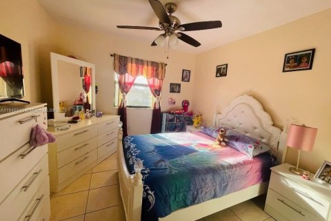 Condo in Hialeah, Florida, 2 bedrooms № 1936481 - photo 3
