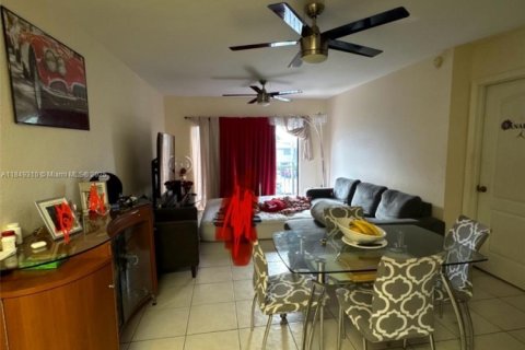 Condo in Hialeah, Florida, 2 bedrooms № 1936481 - photo 6