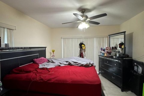 Condo in Hialeah, Florida, 2 bedrooms № 1936481 - photo 4